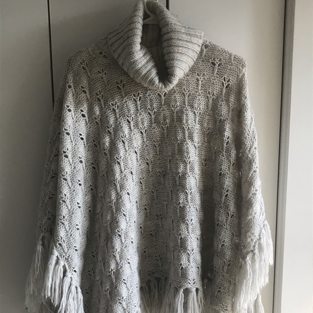 ROXY grey knit poncho!